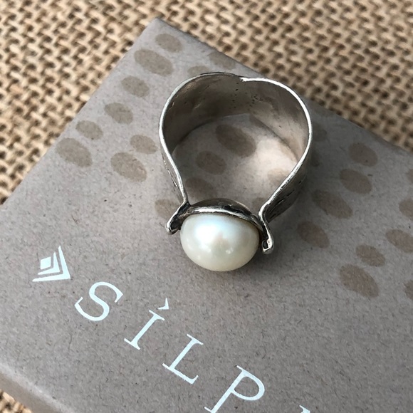 A Classic! Beautiful Silpada Nestled Pearl .925 Sterling Silver Ring Size 7 - Picture 2 of 5